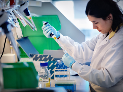 onderzoek laboratorium vrouw